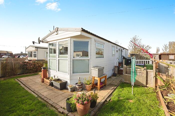 2 Bedroom Park Home For Sale In Kitewell Lane, Lydd, Romney Marsh, TN29