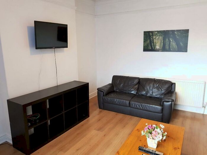 3 Bedroom Semi-Detached House To Rent In Carholme Road, Lincoln, LN1