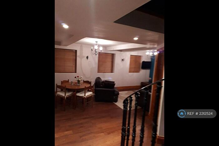 2 Bedroom Flat To Rent In Regent And Foundry Court, Macclesfield, SK11