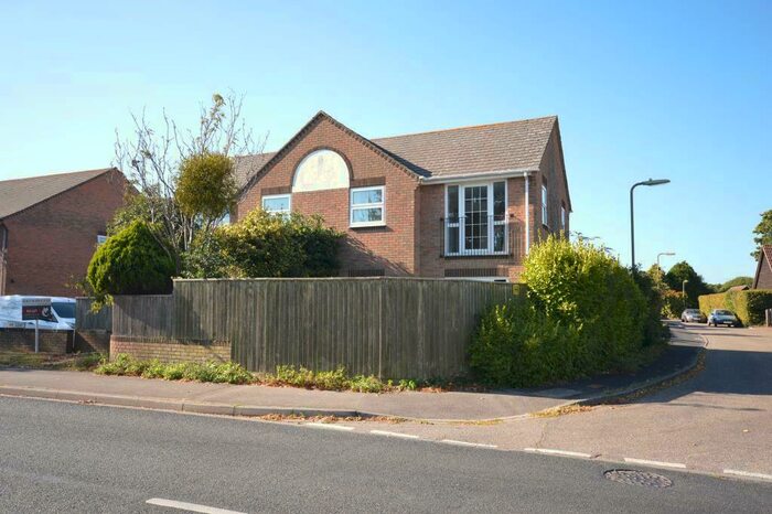 1 Bedroom Flat To Rent In Oak Court, Pennington Close, Pennington, Lymington, Hampshire, SO41
