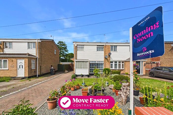 3 Bedroom Semi-Detached House For Sale In Downfield Avenue, Hull, HU6