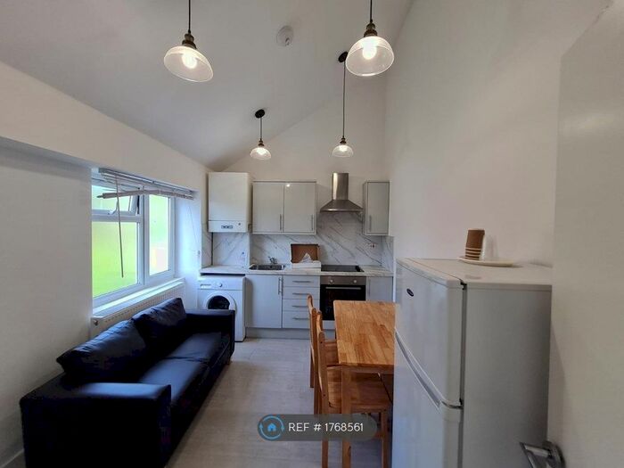 1 Bedroom Flat To Rent In Poynton Road, London, N17