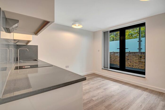 1 Bedroom Flat To Rent In Balham High Road, Balham, SW12