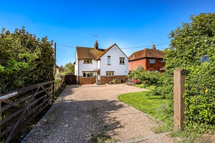 4 Bedroom Detached House For Sale In Andlers Ash Road, Liss, Hampshire, GU33