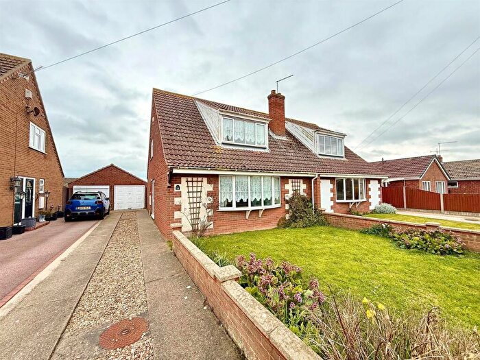 3 Bedroom Semi Detached House For Sale In Heather Avenue, Scratby, NR29