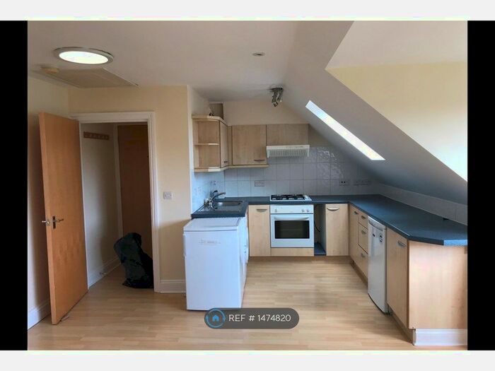1 Bedroom Flat To Rent In Wychdell, Stevenage, SG2
