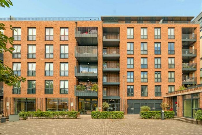 2 Bedroom Flat For Sale In Centric Close, Camden Town, NW1