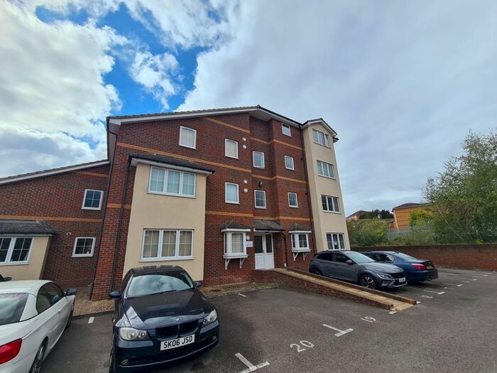 1 Bedroom Flat To Rent In Spencer Close, Aldershot, GU12