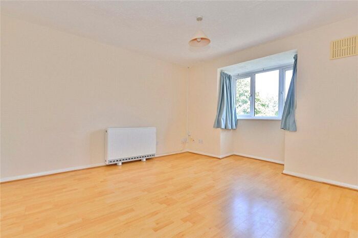 1 Bedroom Flat To Rent In Beta Road, Woking, Surrey, GU22