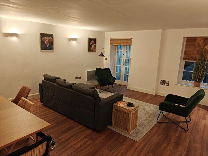 3 Bedroom Flat To Rent In Owen Street, London, EC1V