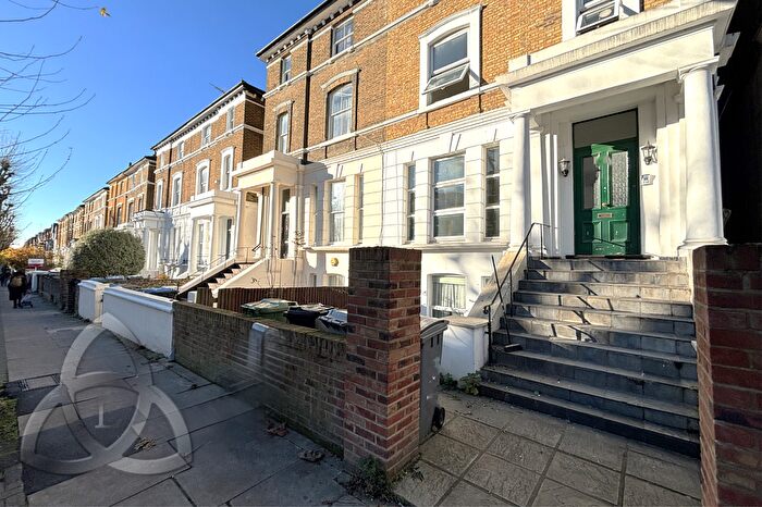 4 Bedroom Flat To Rent In Brondesbury Villas, London, NW6