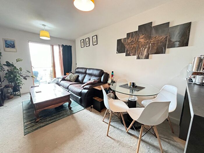 2 Bedroom Flat To Rent In Jefferson Place, Fernie Street, Green Quarter, M4