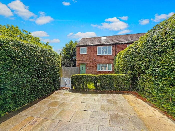 Maisonette For Sale In Longwood Lane, Amersham, HP7