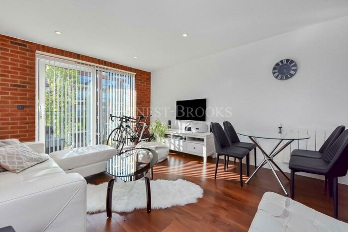 2 Bedroom Apartment To Rent In Warehouse Court, Royal Arsenal, Woolwich, SE18