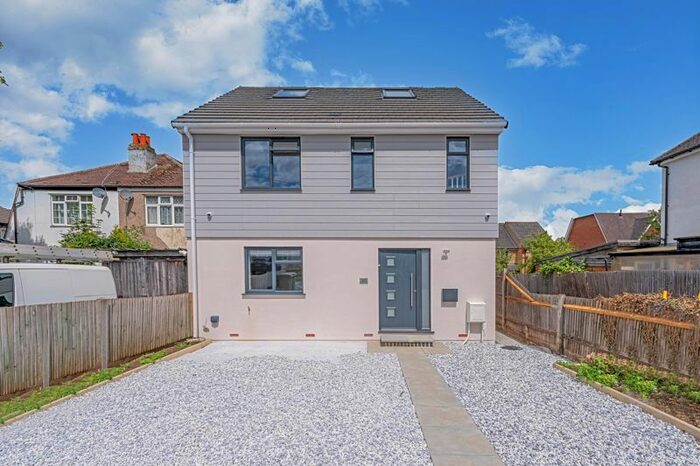 4 Bedroom Detached House To Rent In Langley Avenue, Worcester Park, KT4