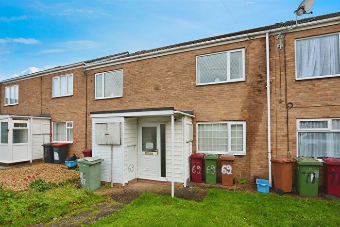 2 Bedroom Flat For Sale In Ancaster Court, Scunthorpe, DN17