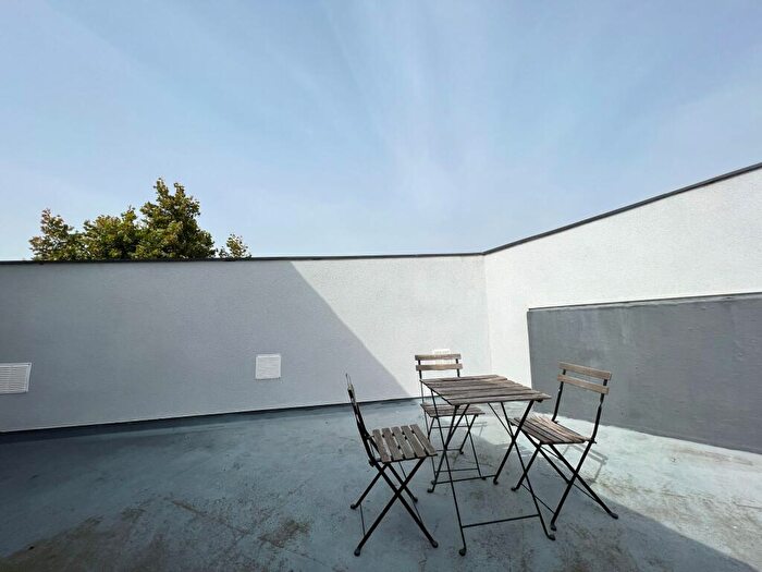 3 Bedroom Apartment To Rent In Flat, Stratford Road, West Bridgford, Nottingham, NG2