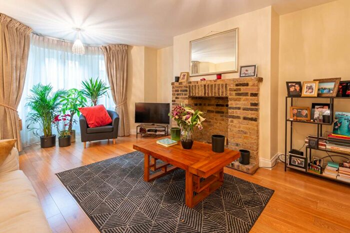 2 Bedroom Flat To Rent In Clarence Road, Windsor, SL4