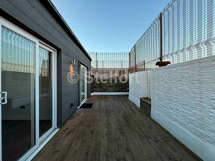 2 Bedroom Penthouse To Rent In Holloway Road, London, N7