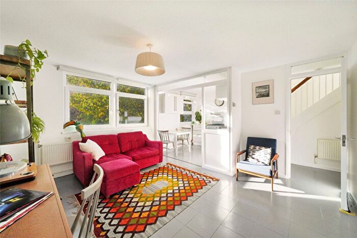 1 Bedroom Flat For Sale In Wheeler Gardens, London, N1
