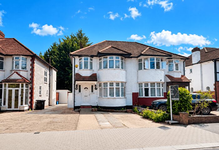 3 Bedroom Semi-Detached House For Sale In Longland Drive, Totteridge, London, N20