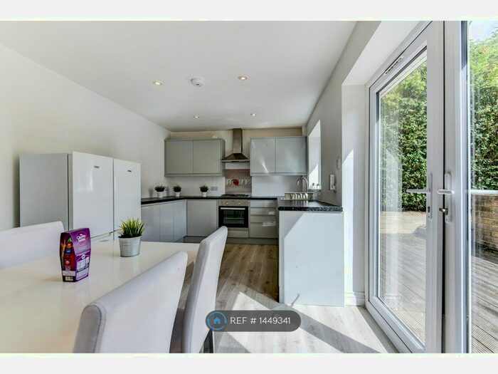 4 Bedroom Semi-Detached House To Rent In Selba Drive, Brighton, BN2