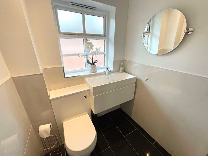 2 Bedroom Flat For Sale In Park Drive, Mill Court Park Drive, ST4