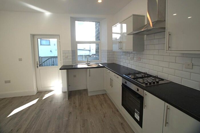 2 Bedroom End Of Terrace House To Rent In **Renovated** Wesley St, Hadfield, SK13