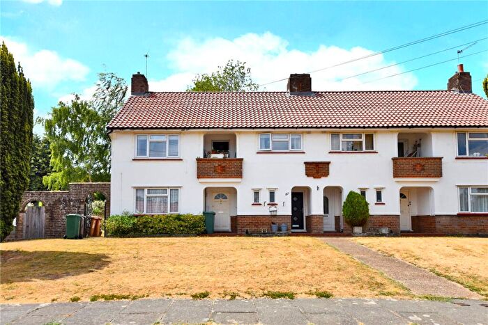 2 Bedroom Maisonette For Sale In Downland Way, Epsom, Surrey, KT18