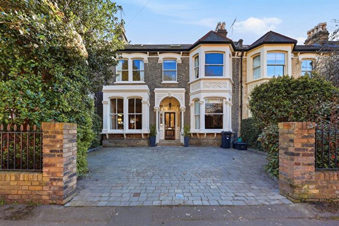5 Bedroom Property For Sale In Spratt Hall Road, Wanstead, E11