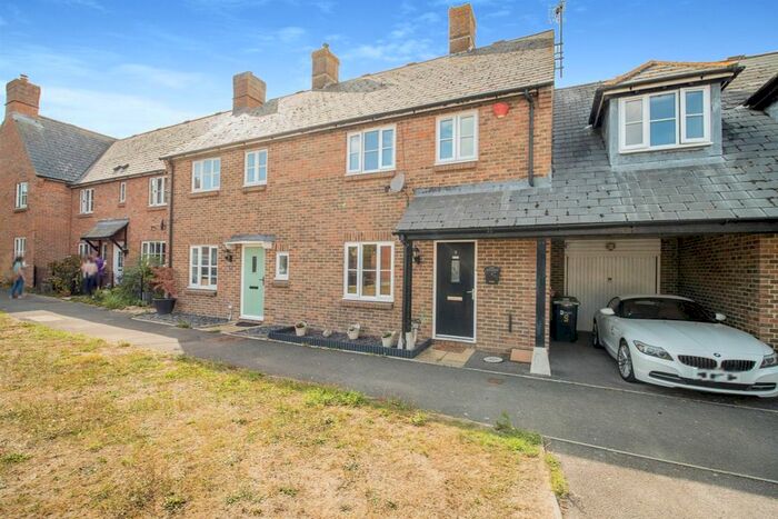 4 Bedroom Semi-Detached House For Sale In Woodsford Close, Crossways, Dorchester, DT2