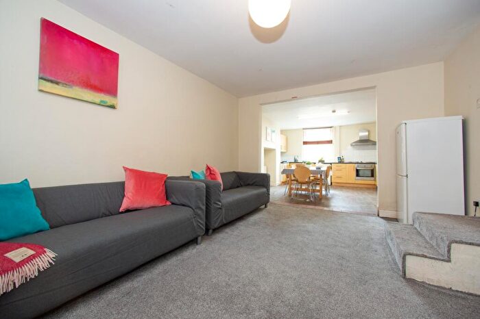 8 Bedroom Terraced House To Rent In Manor Terrace, Headingley, Leeds, LS6