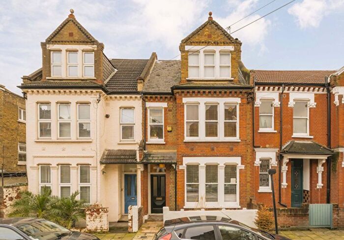 2 Bedroom Flat To Rent In Hemberton Road, Clapham, SW9