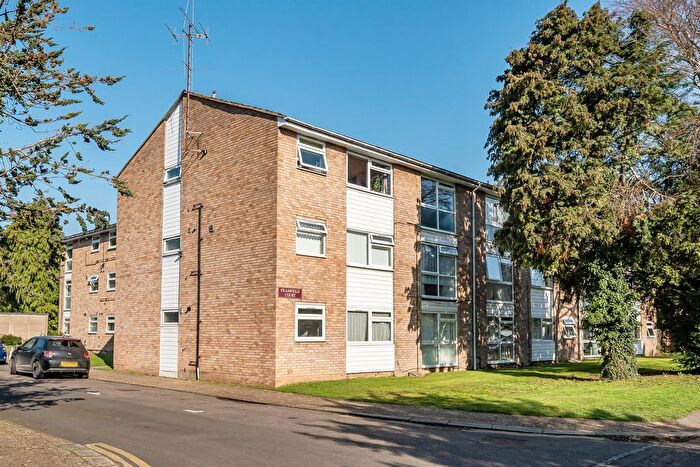 1 Bedroom Flat For Sale In Queen Annes Gardens, Enfield, EN1