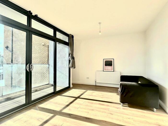 1 Bedroom Flat To Rent In Caxton Road, London, SW19