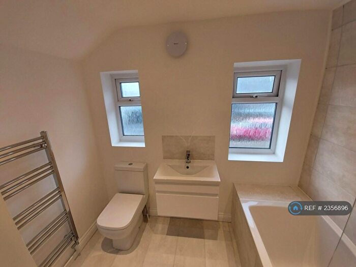 1 Bedroom Flat To Rent In Albion Street, Swindon, SN1
