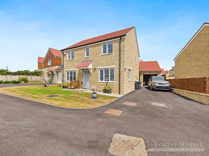 4 Bedroom Detached House For Sale In Lichen Road, Frome, BA11