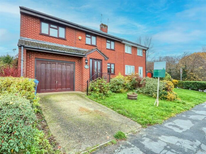 4 Bedroom Semi-Detached House To Rent In Troughbrook Road, Hollingwood, Chesterfield, Derbyshire, S43