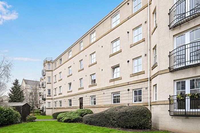 2 Bedroom Flat For Sale In / Huntingdon Place, Edinburgh, EH7