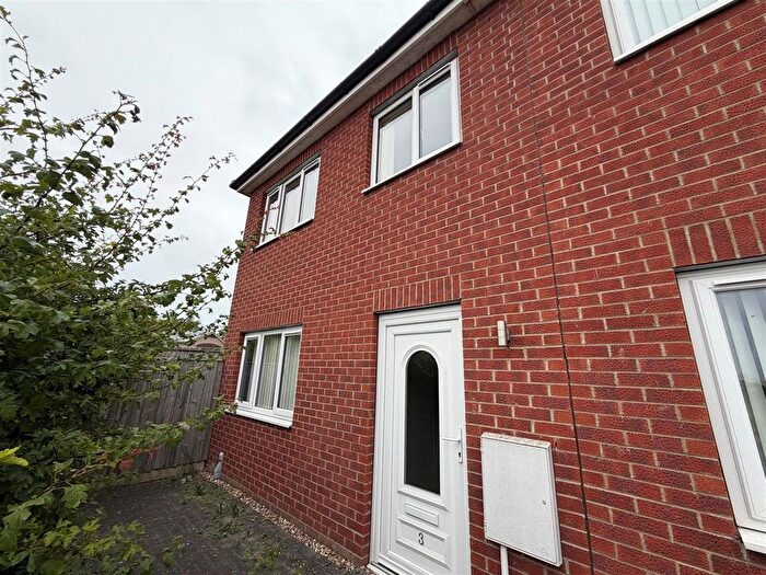 3 Bedroom End Of Terrace House To Rent In Eastway, Scarborough, YO11