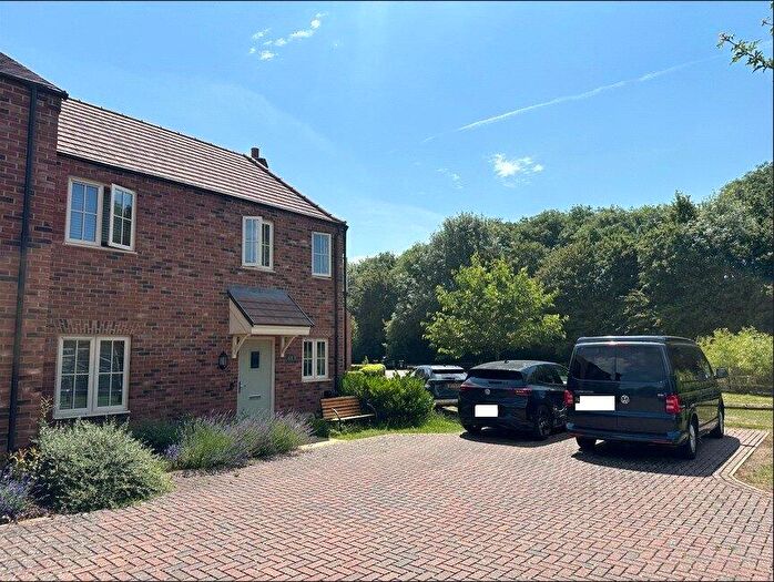 3 Bedroom Terraced House To Rent In Flanders Close, Bicester, OX26