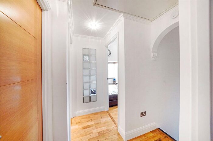1 Bedroom Flat For Sale In Linden Walk, London, N19