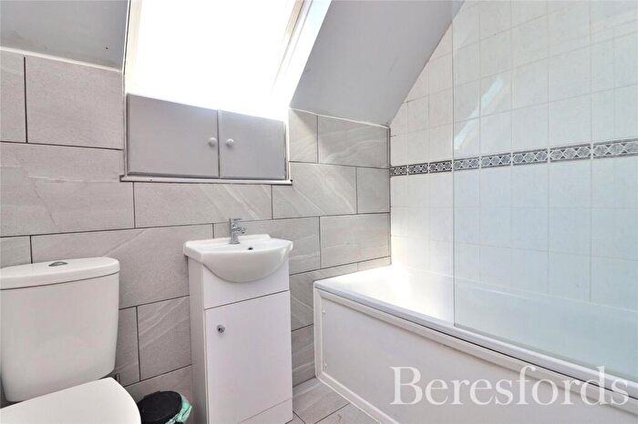 3 Bedroom Terraced House For Sale In Churchill Rise, Chelmsford, CM1