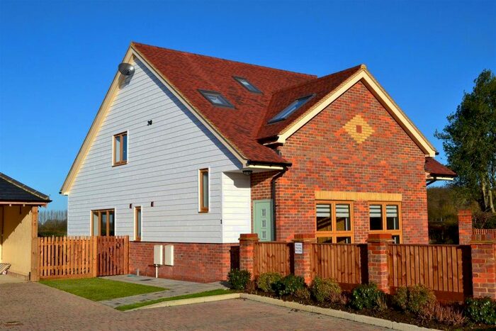 3 Bedroom Property To Rent In Roundhouse Farm, Roestock Lane, Colney Heath, AL4