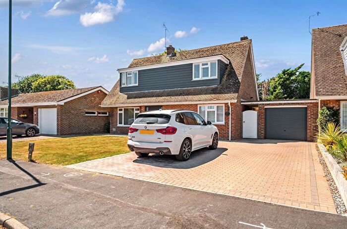 4 Bedroom Detached House For Sale In Inglewood Drive, Aldwick, PO21