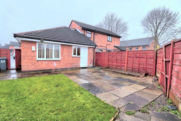 2 Bedroom Bungalow For Sale In Crammond Close, Failsworth, Manchester M40