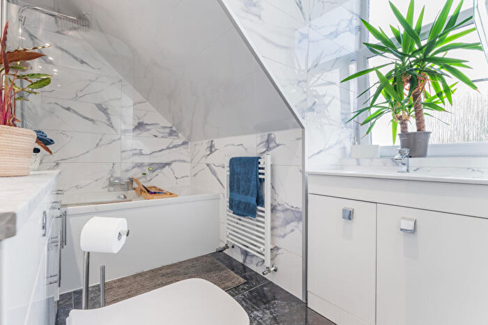 4 Bedroom Detached House For Sale In Bo'ness Road, Grangemouth, FK3