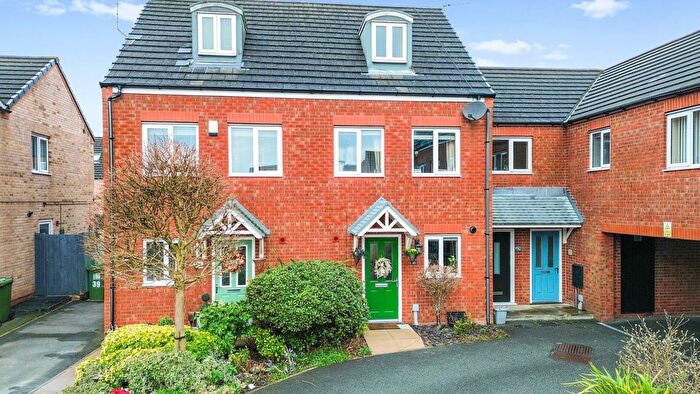 3 Bedroom Town House For Sale In Newlove Avenue, St. Helens, WA10