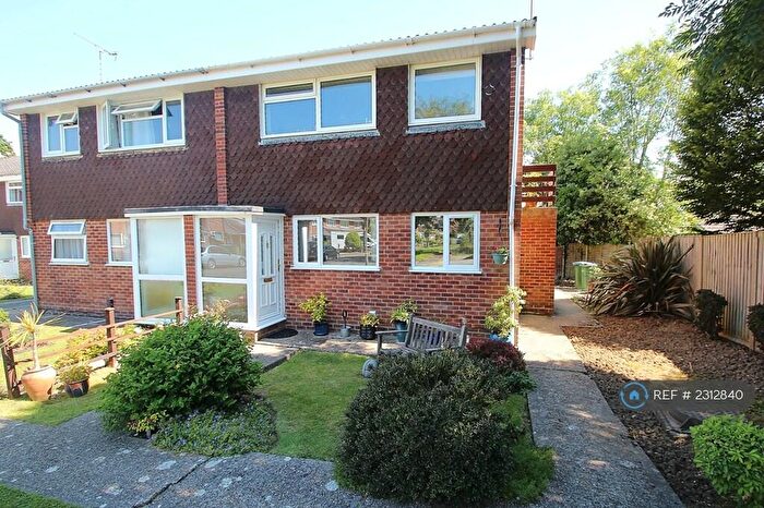 2 Bedroom Flat To Rent In The Cloisters, Fareham, PO15