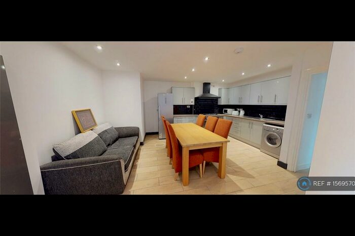 6 Bedroom Semi-Detached House To Rent In Charter Avenue, Coventry, CV4